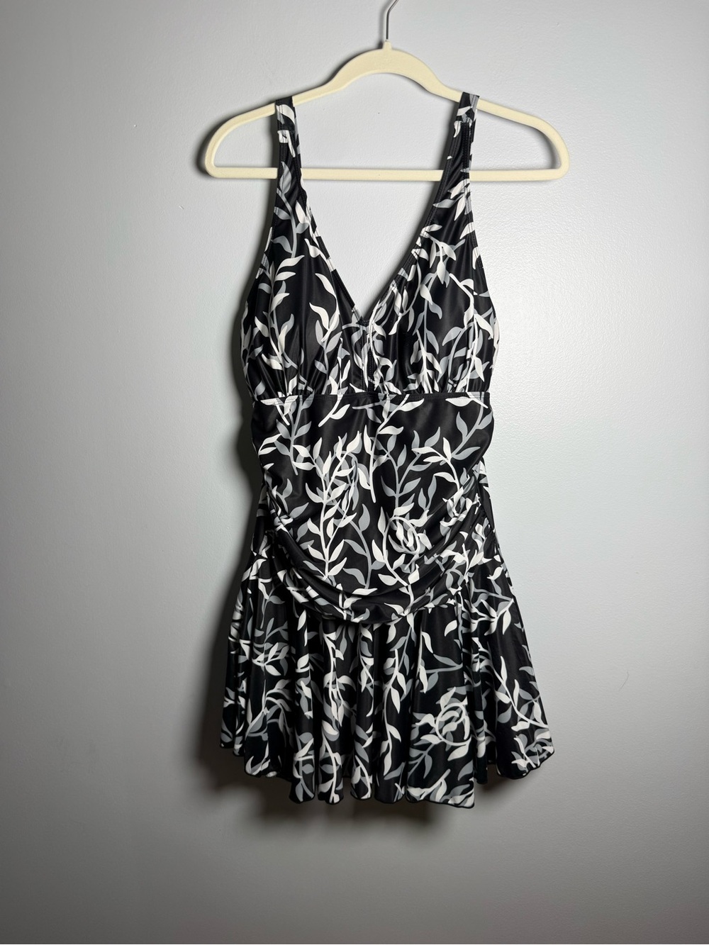 Summer Mae Women’s Swim Dress One Piece Swimsuit XL Black White Floral
